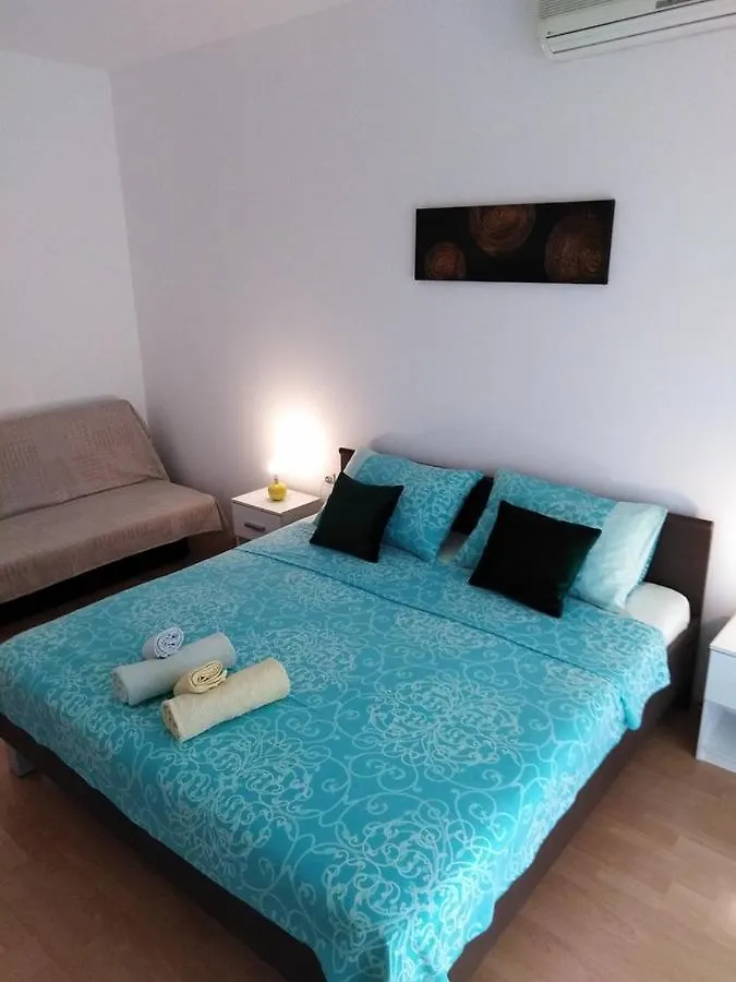 Apartments Mirijana Vinogradska プーラ ゲストハウス