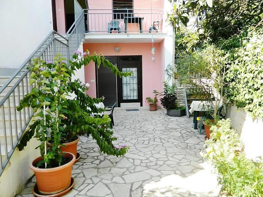 Apartments Mirijana Vinogradska Пула Гостевой дом